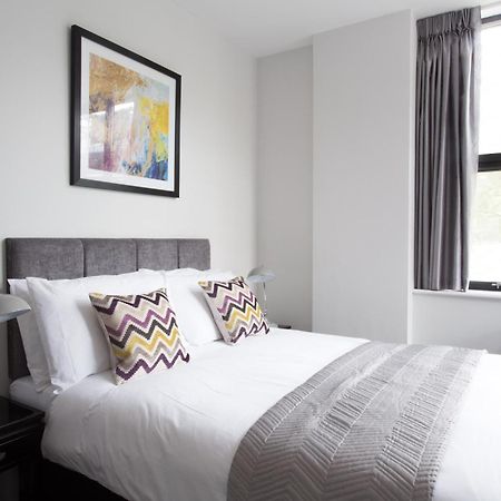 Cotels At 7Zero1 Serviced Apartments - Modern Apartments, Superfast Broadband, Free Parking, Centrally Located Μίλτον Κέινς Εξωτερικό φωτογραφία