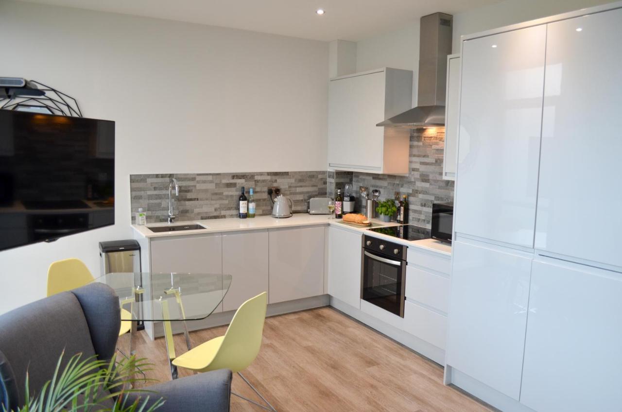 Cotels At 7Zero1 Serviced Apartments - Modern Apartments, Superfast Broadband, Free Parking, Centrally Located Μίλτον Κέινς Εξωτερικό φωτογραφία