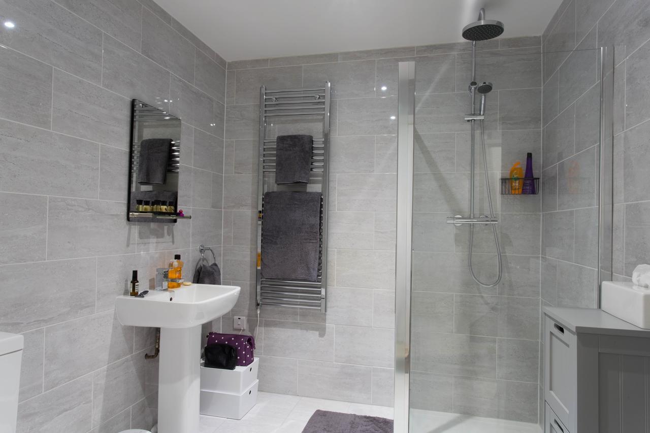 Cotels At 7Zero1 Serviced Apartments - Modern Apartments, Superfast Broadband, Free Parking, Centrally Located Μίλτον Κέινς Εξωτερικό φωτογραφία